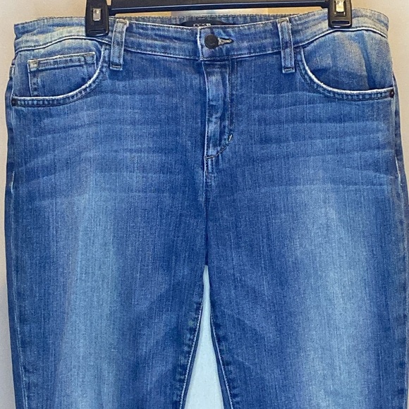 Joe's Jeans Capri Cropped Denim Jeans in a Light Blue Wash (30W x 25L) - Picture 4 of 8